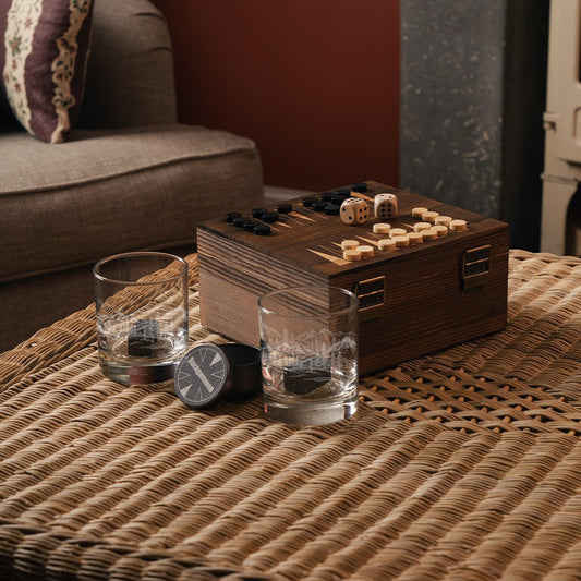 Mood Company - Geschenkset Backgammon met 2 Whiskyglazen en Whiskystenen Landschap - Selbrae House Scotland - 5061097548337