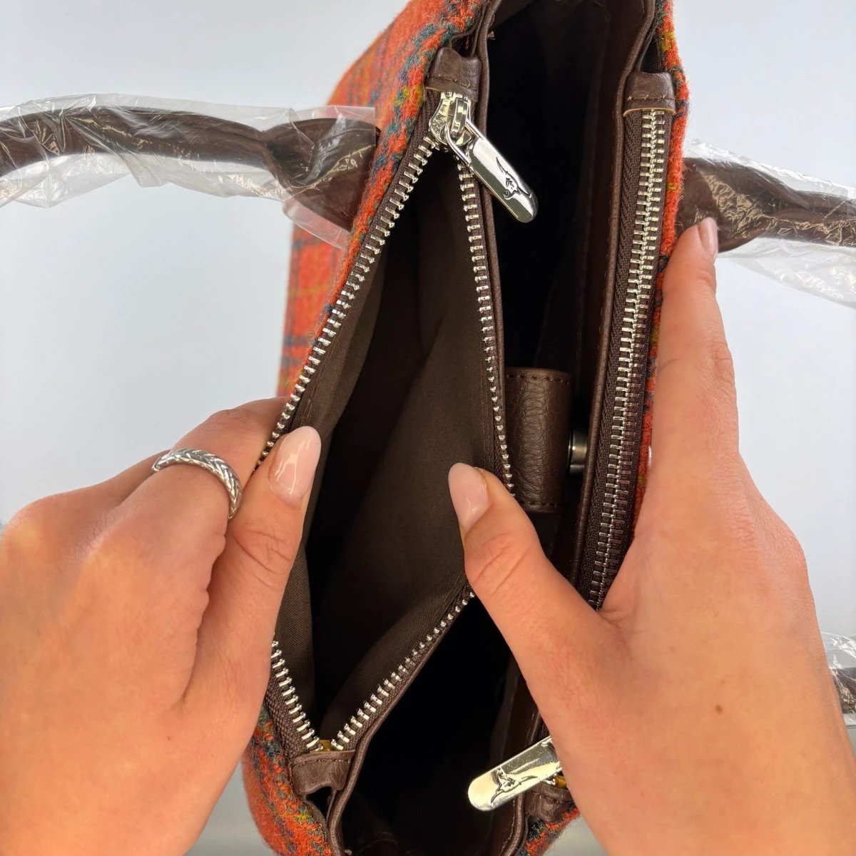 Handtas Brora Paars - Ritssluiting - Draagband - Harris Tweed - Glen Appin of Scotland by MoodCompanyNL