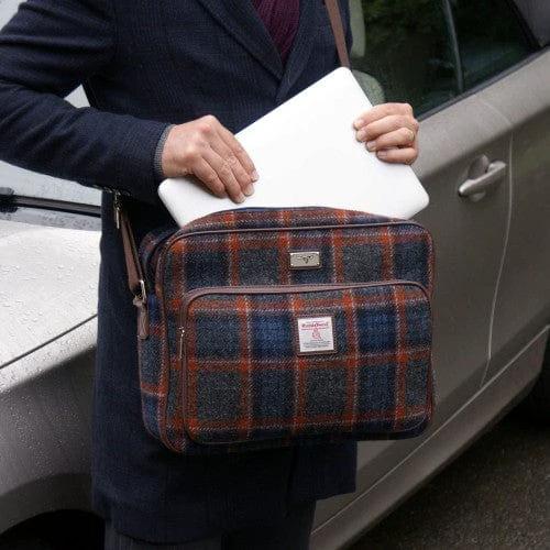 Messengerbag Bowmont Grijs met Rood-bruine ruit (Grey and Rust Check) - 28x40x16 - Harris Tweed - Glen Appin of Scotland by MoodCompanyNL