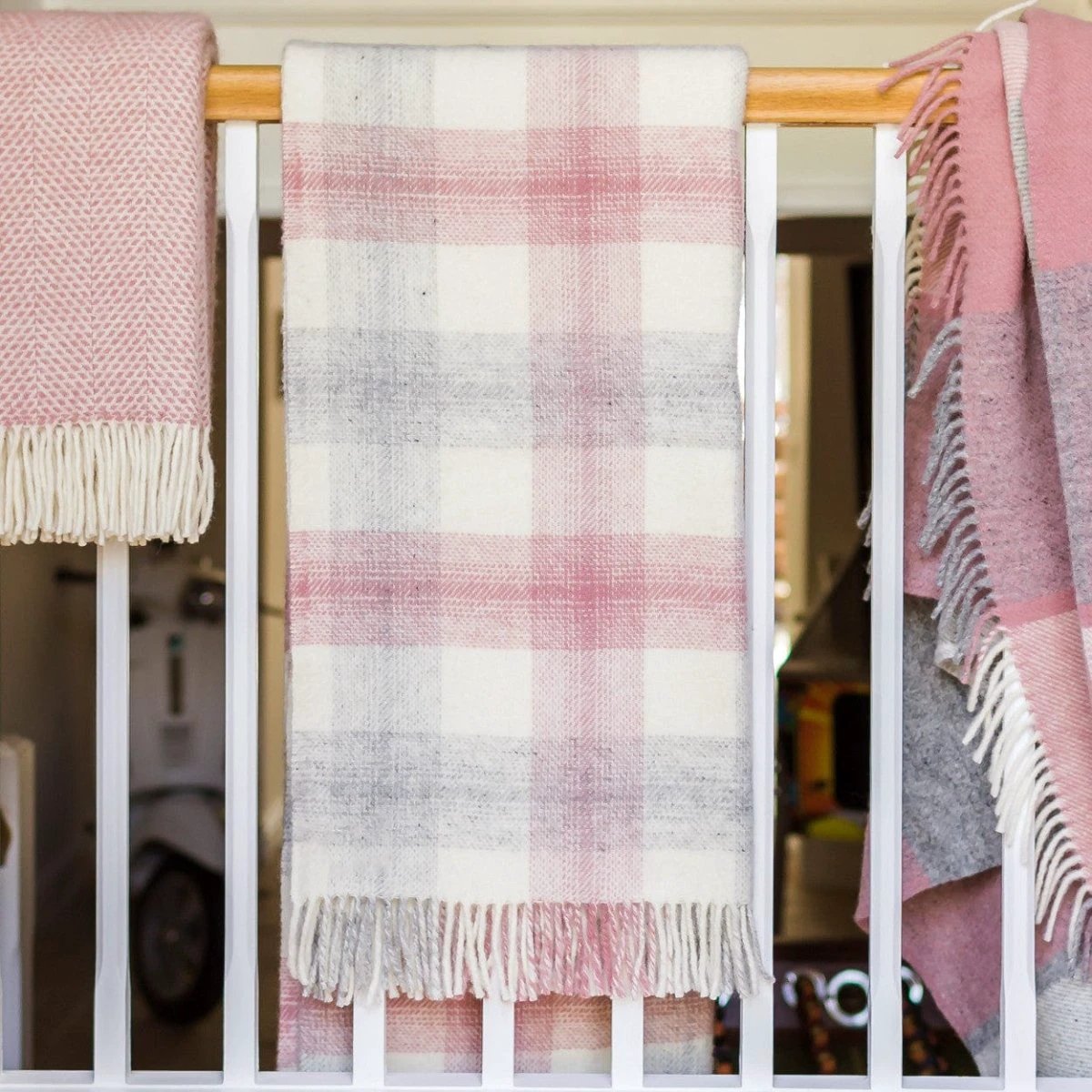 Plaid Meadow Dusky Roze - 150x183 - Nieuw Wol - Tweedmill UK by MoodCompanyNL