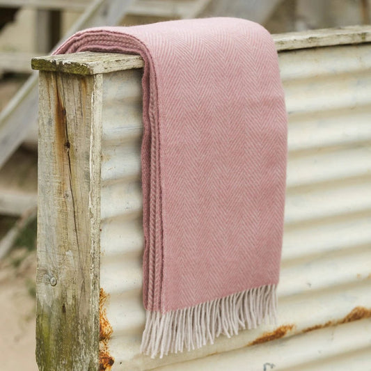 Plaid Visgraat Oud Roze en Parelmoer (Dusky Pink and Pearl) - 150x183 - Nieuw Wol - Tweedmill UK by MoodCompanyNL