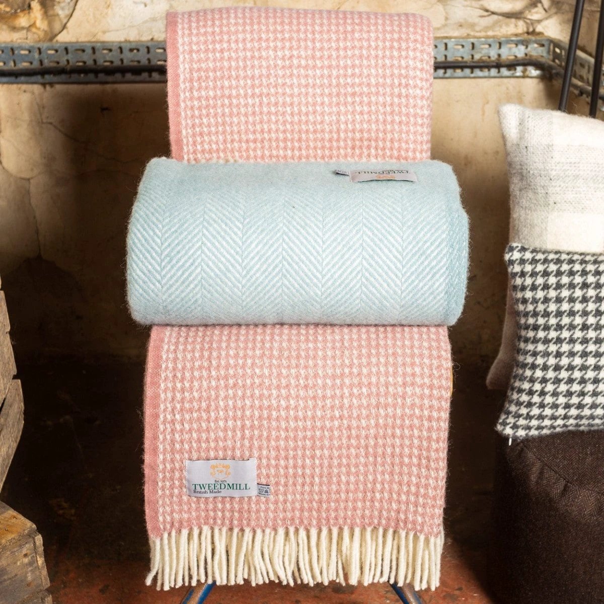 Plaid Waffle Oud Roze (Dusky Pink) - 140x240 - Nieuw Wol - Tweedmill UK by MoodCompanyNL