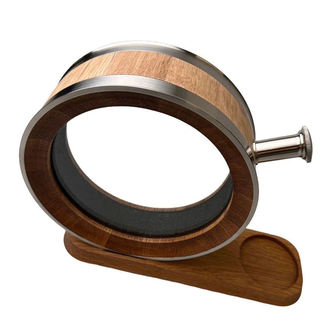 Porthole Decanter 700 ml – Luxe whiskykaraf van geblakerd Amerikaans eiken & glas by MoodCompanyNL