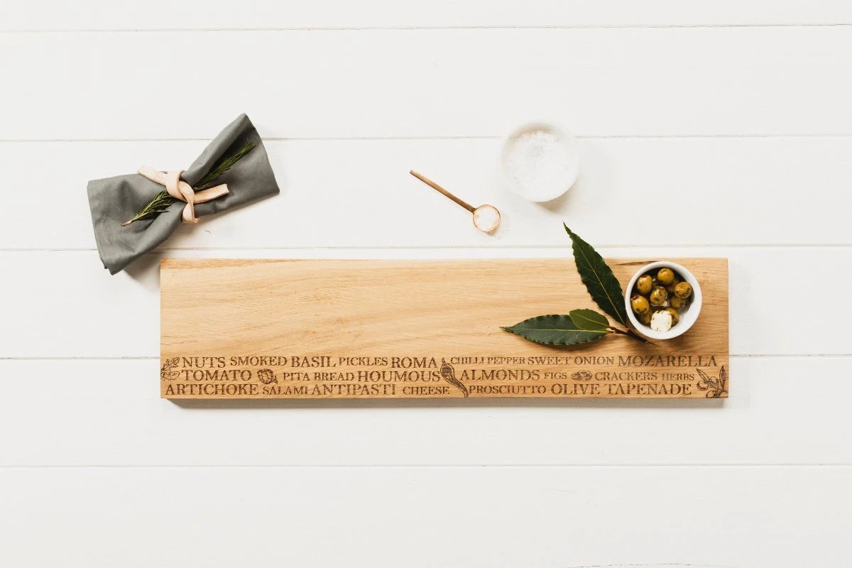 Serveerplank Antipasti Lang - 60x15 - Schots Eikenhout - Scottish Made by MoodCompanyNL