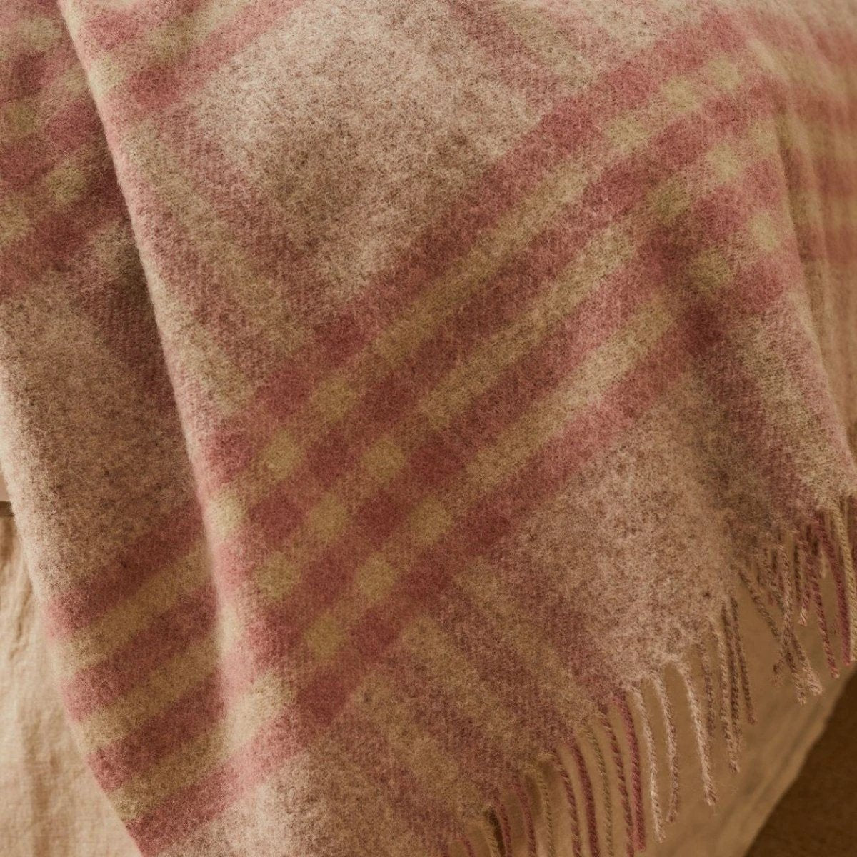 Sprei Grote Schotse Ruit Oud Roze (Dusky Pink) - 140x240 - Nieuw Wol - Tweedmill UK by MoodCompanyNL