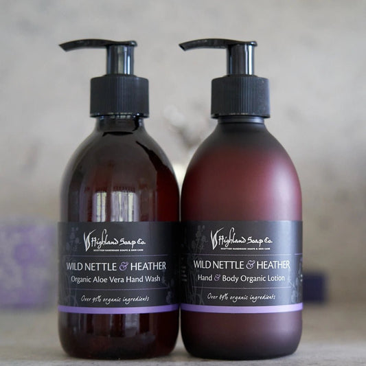 MoodCompanyNL - Wild Nettle & Heather – Kruidig & Zacht - Cadeauset Handverzorging – Handzeep, Lotion & Tas - 5060614510253