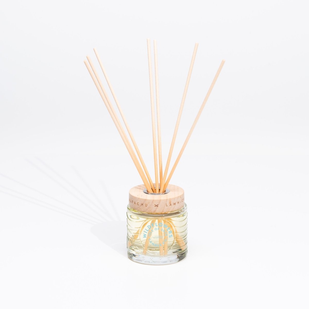 Mood Company - Wildflowers Reed Diffuser – langdurig geurend bloemenveld - Isle of Skye Candle - 5060346380865
