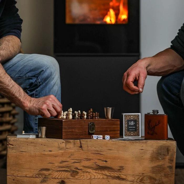 Game Set met Heupfles Edelhert - Top Cadeau - Selbrae House Scotland by MoodCompanyNL