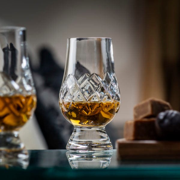 MoodCompanyNL - Geschenkset Waterkaraf en 2 Cut Whiskyglazen - Geschenkverpakking - Loodkristal - Glencairn Crystal Scotland - 8845130006850