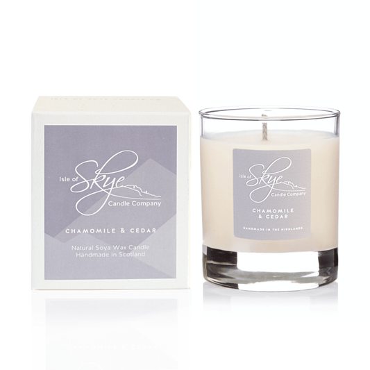 MoodCompanyNL - Geurkaars Kamille en Cederhout Small - 30 uur - Sojawas - Isle of Skye Candle - 5060346382159