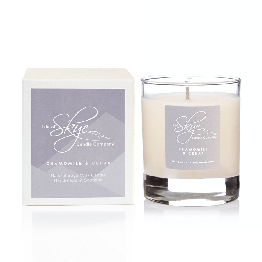 MoodCompanyNL - Geurkaars Kamille en Cederhout Small - 30 uur - Sojawas - Isle of Skye Candle - 5060346382159