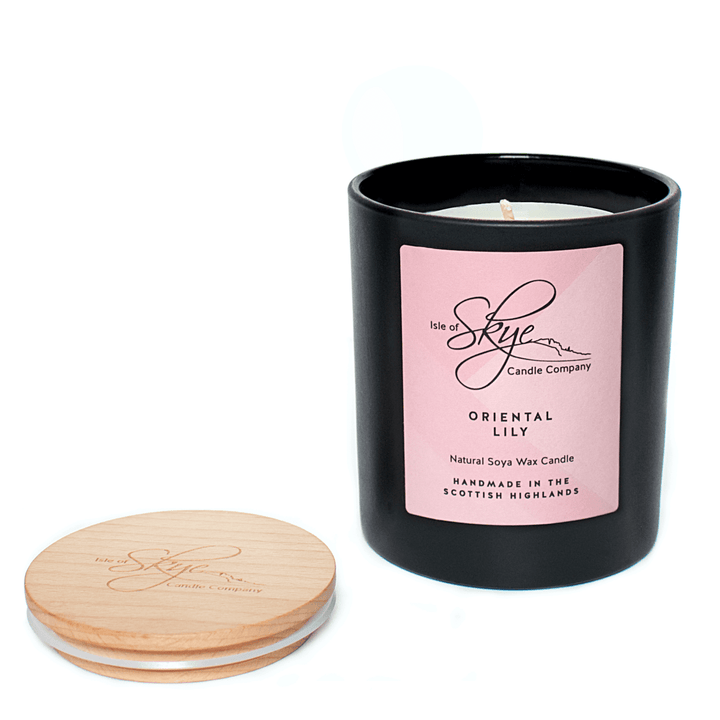 MoodCompanyNL - Geurkaars Oosterse Lelie (Oriental Lily) Large - 45 uur - Sojawas - Isle of Skye Candle - 5060346380469