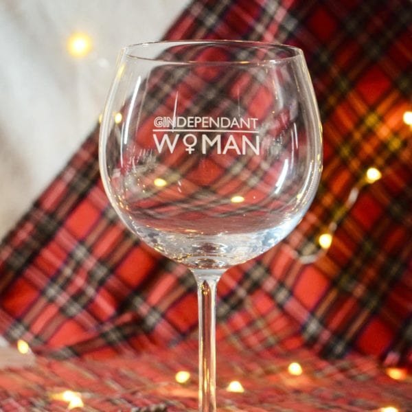 MoodCompanyNL - Gin glas Jura Gegraveerd met GINdependant woman - Geschenkverpakking - Glencairn Crystal Scotland - 6091036857847