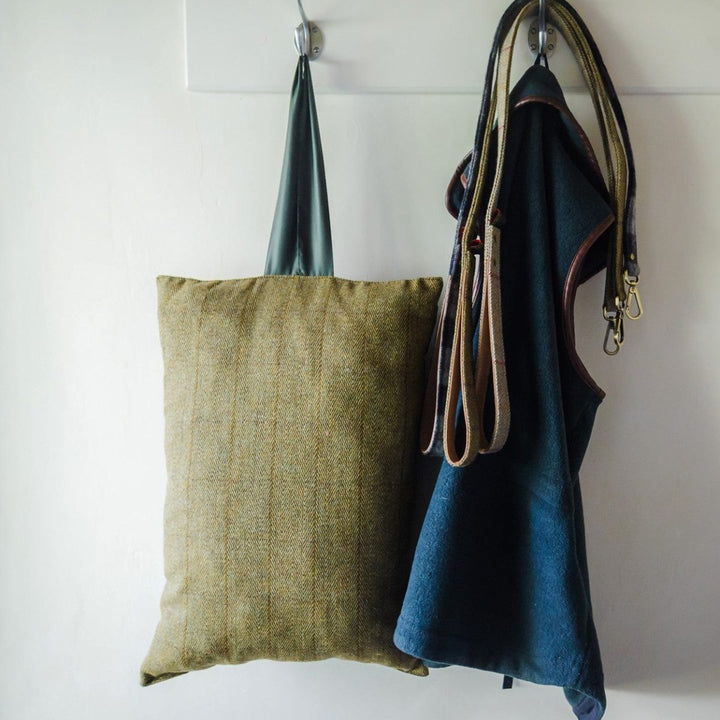 MoodCompanyNL - Kniekussen Olive - Tweed - 51x36 - Tweedmill - 5060445893235