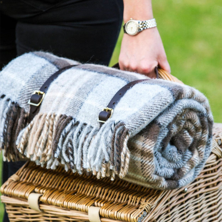 Mood_Company Picknickkleed Polo Tartan McKellar Bruin  - Wol - Leren Draagset - Waterdicht - 145x183cm - Tweedmill