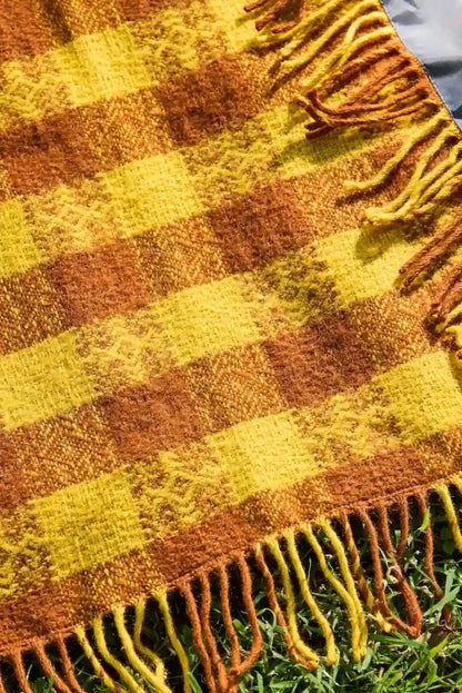 Mood Company - Picknickkleed Polo Okergeel en Bruin geruit - Wol - Leren Draagset - Waterdicht - 145x183cm - Tweedmill - 5060958306468