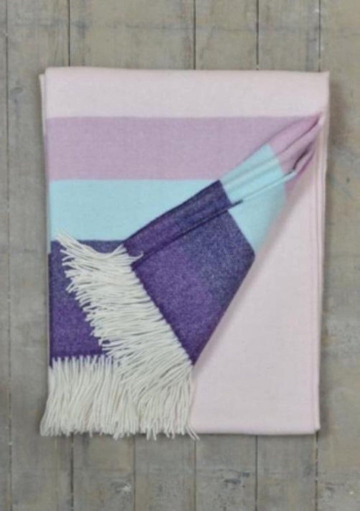 MoodCompanyNL - Plaid Zacht Blauw en Roze - 150x180 - Lamswol - TBCo Scotland - 5060067701437