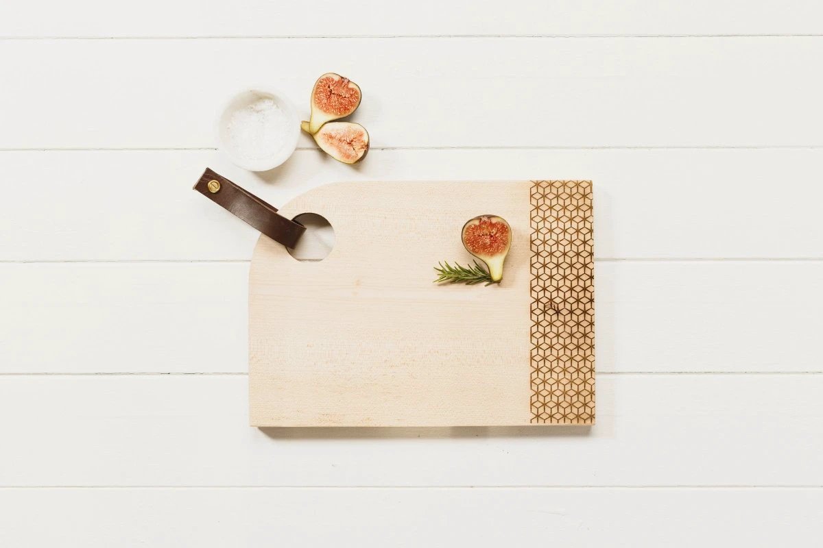 Laatste kans!!! Serveerplank GEO Medium met leren handvat - 35x25 - Scottish Made by MoodCompanyNL