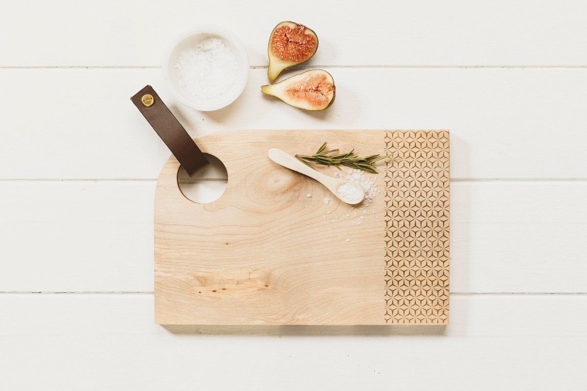 MoodCompanyNL - Serveerplank GEO Small met leren handvat - 30x20 - Scottish Made - 5060426286575