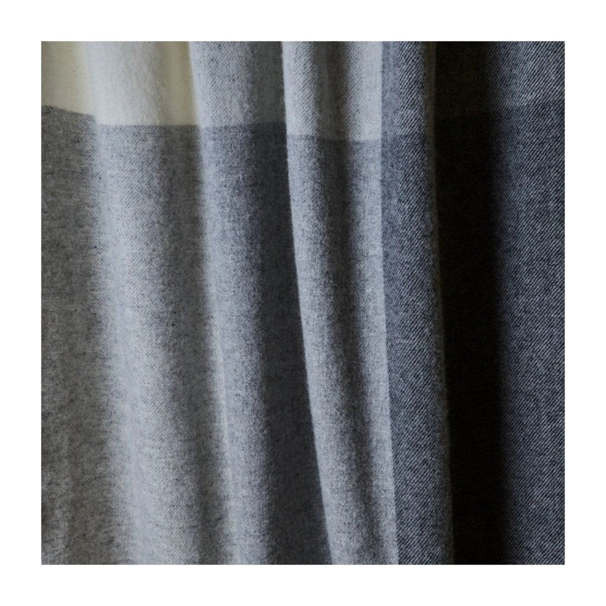 Sprei Paddock Check Charcoal – Pure New Wool – 140x240 - Tweedmill by Mood Company