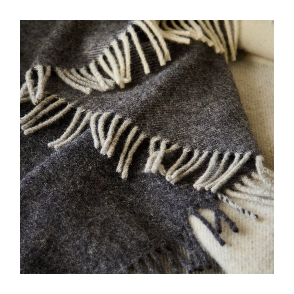 Sprei Paddock Check Charcoal – Pure New Wool – 140x240 - Tweedmill by Mood Company
