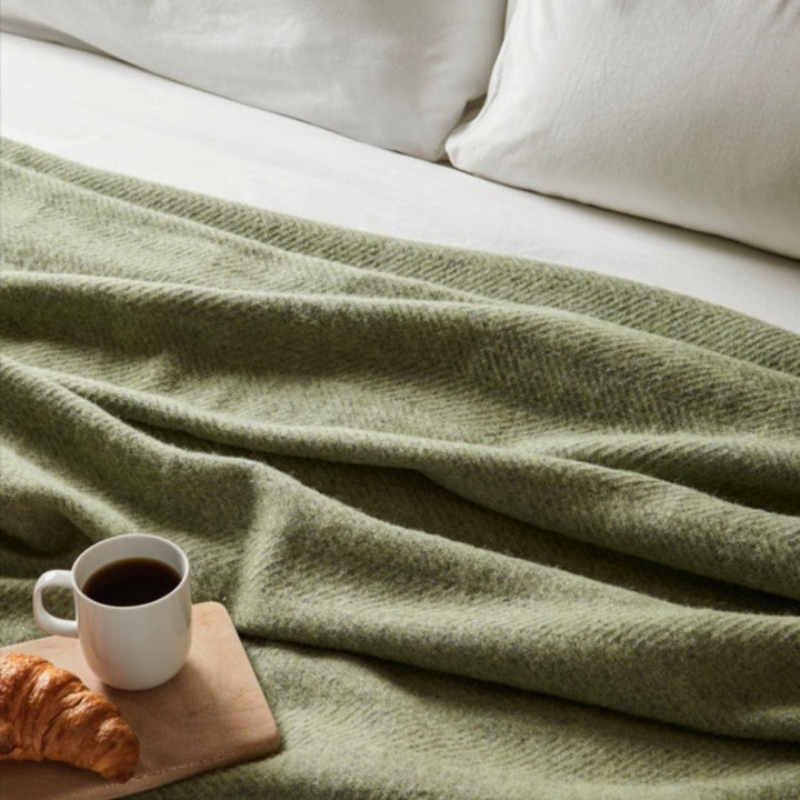 MoodCompanyNL - Sprei Visgraat Varen Groen met Grijs - 140x240 - Nieuw Wol - Tweedmill UK - 5060958301883