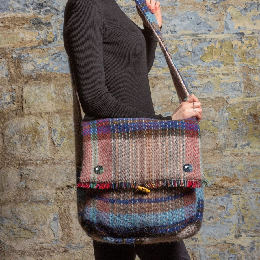 MoodCompanyNL - Unieke Schoudertas van gerecyled materiaal - 5060067701642