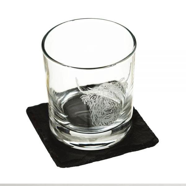 Whiskyglas Gegraveerd met Schotse Hooglander en leistenen onderzetter - Just Slate Company Scotland by MoodCompanyNL
