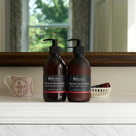 MoodCompanyNL - Wild Scottish Raspberry – Fruitig & Zoet - Cadeauset Handverzorging – Handzeep, Lotion & Tas - 5060614510260