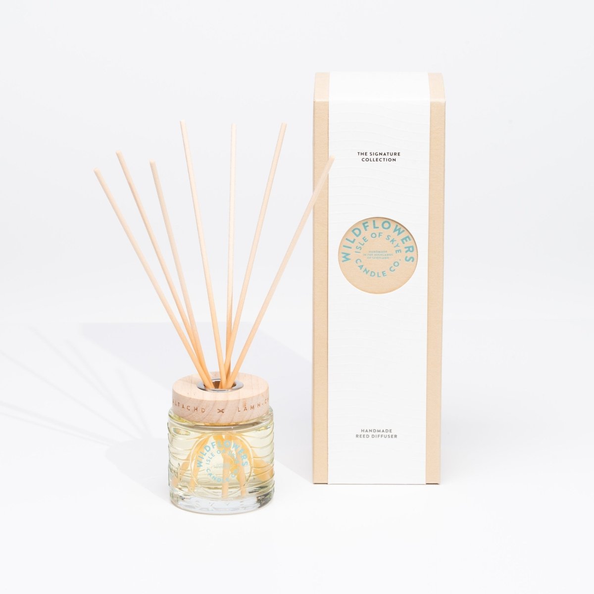 Mood Company - Wildflowers Reed Diffuser – langdurig geurend bloemenveld - Isle of Skye Candle - 5060346380865